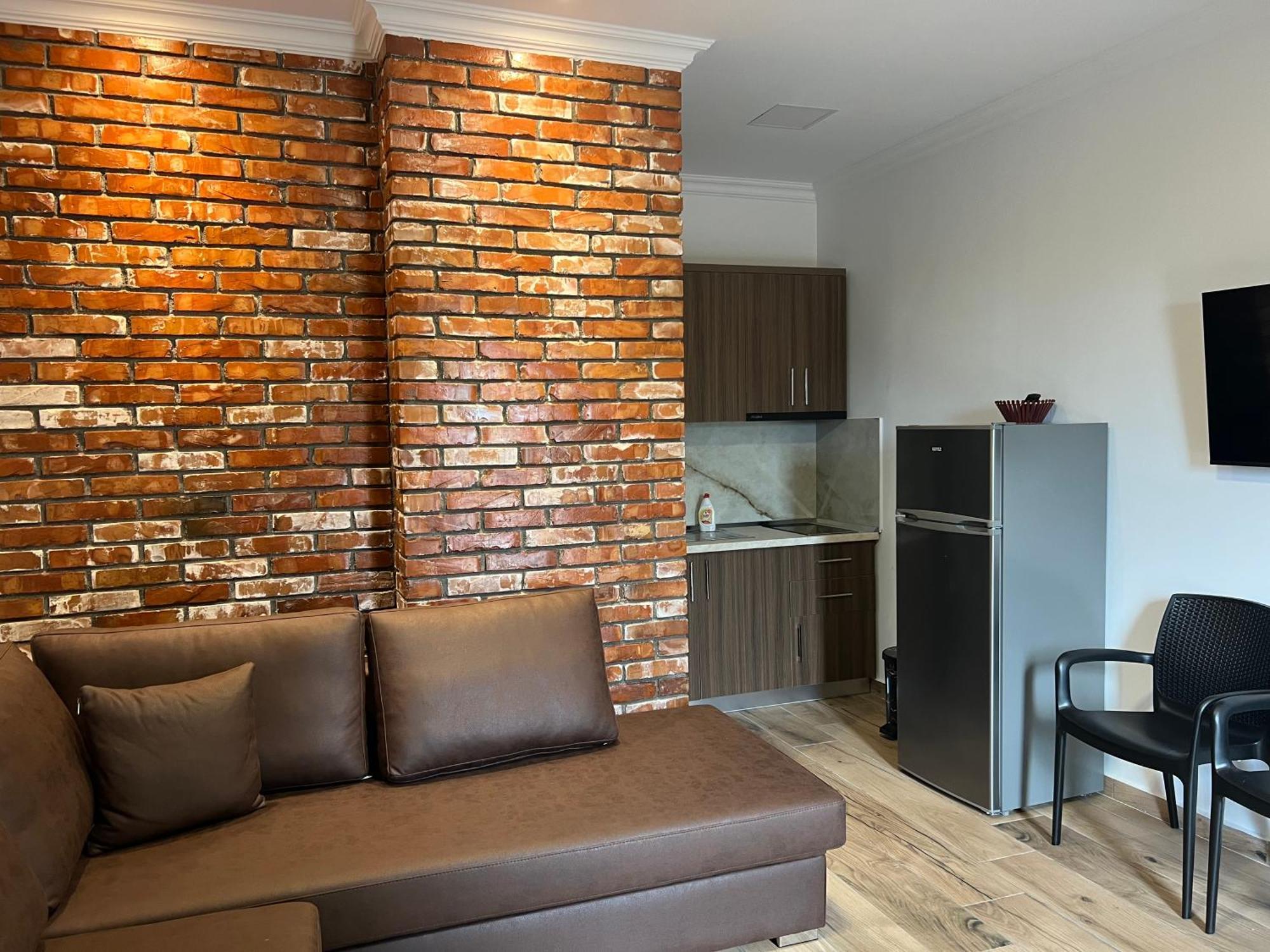 Hotel Brifs Shëngjin Kültér fotó