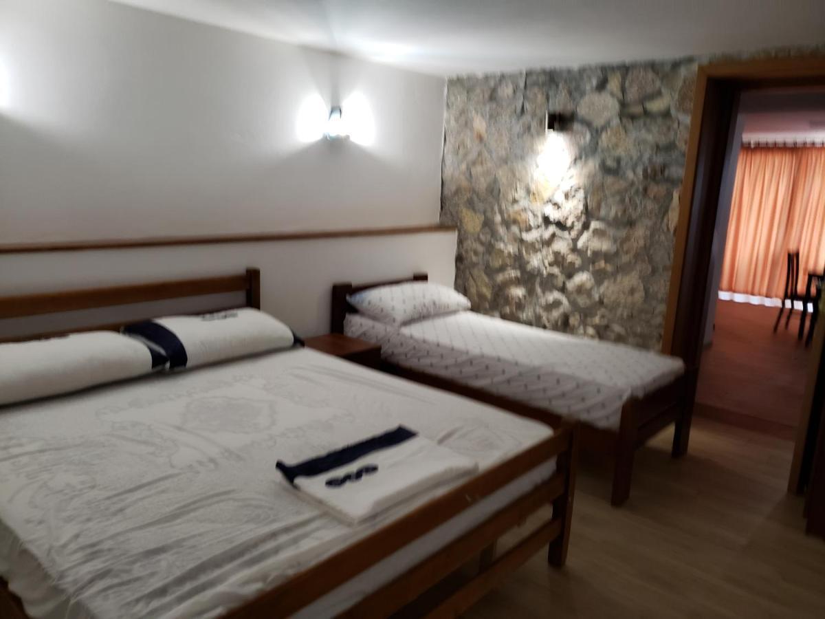 Hotel Brifs Shëngjin Kültér fotó