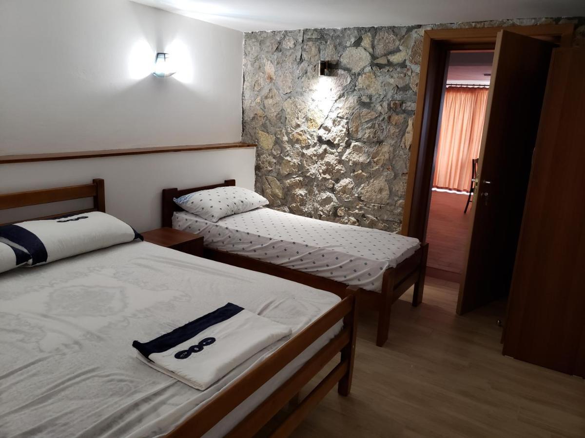 Hotel Brifs Shëngjin Kültér fotó